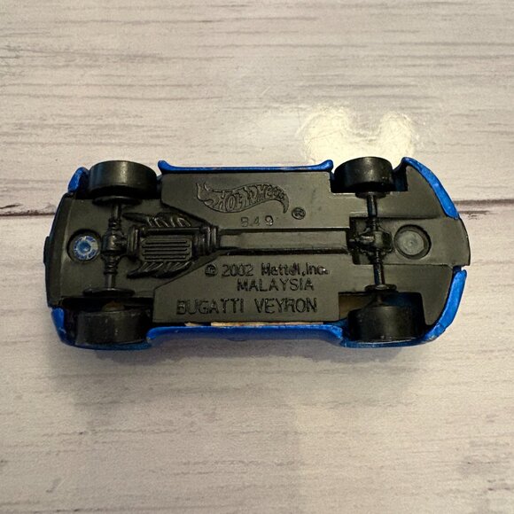 Hot Wheels Blue Silver Bugatti Veyron 2002 Mattel (SKU: 220TO) - Picture 5 of 5